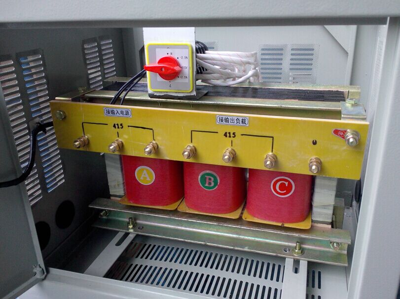 涓夌浉璋冨帇鍙樺帇鍣?